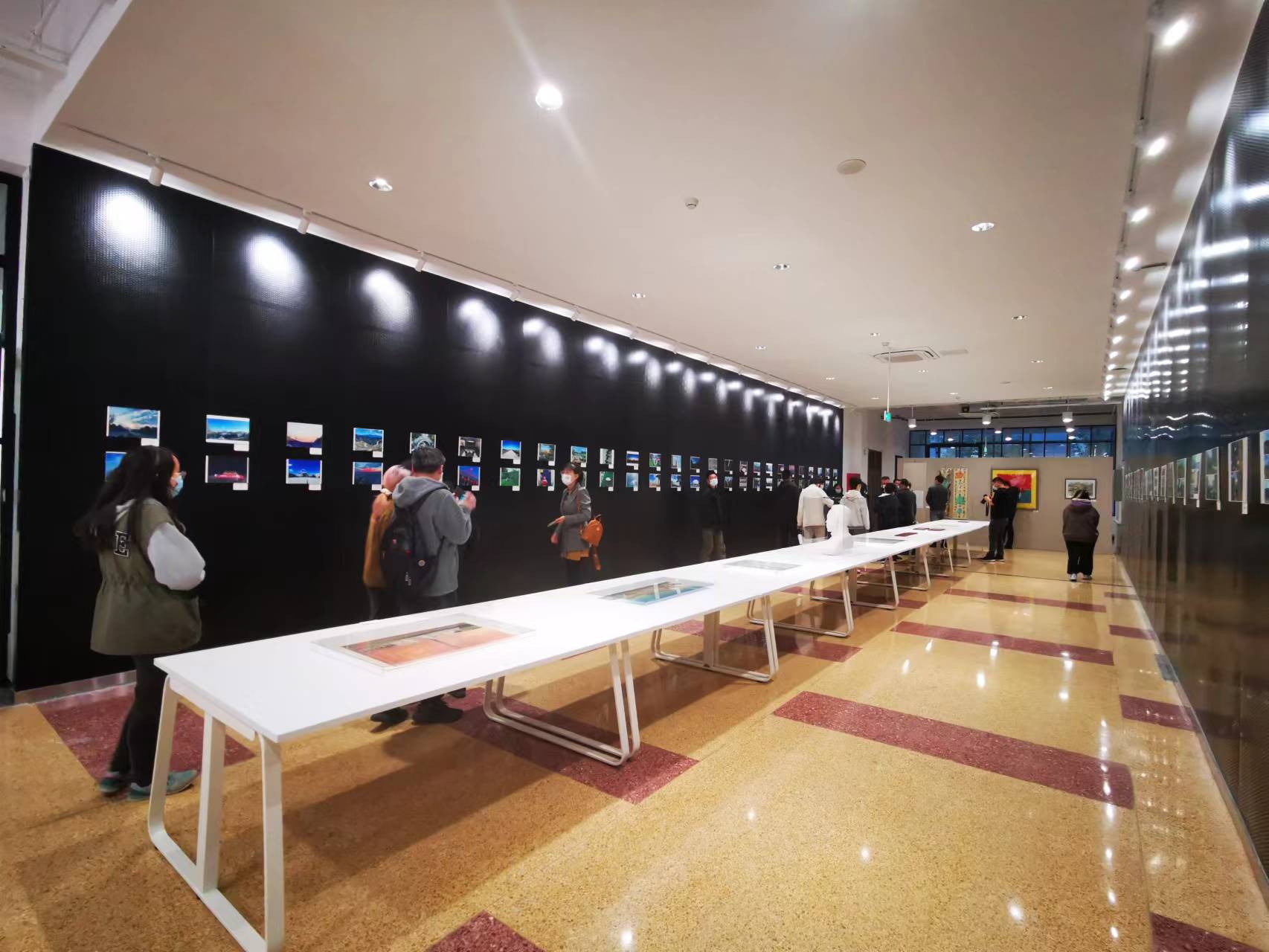 本次展览展示了建筑世界杯在线注册世界