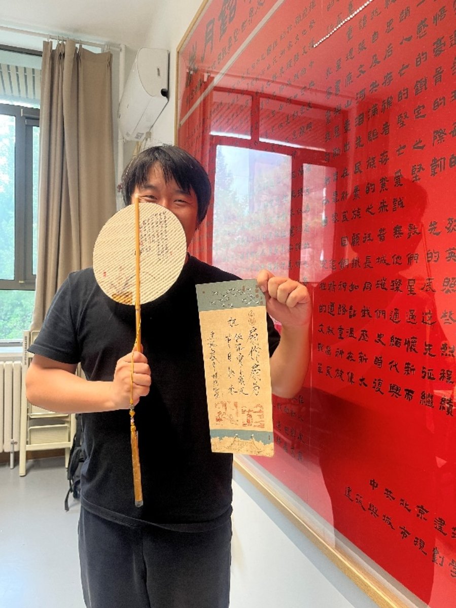 可系于腰间而得名
