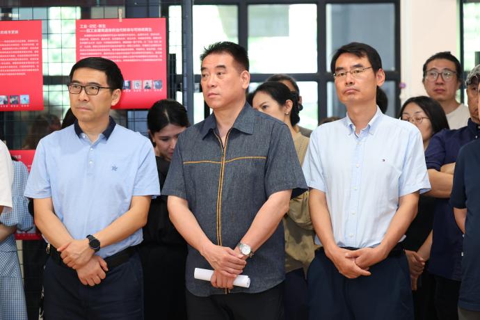 孟璠磊出席仪式